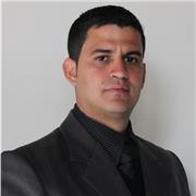 Maestro de lengua castellana y literatura, corrector de estilo, crítico y promotor literario con planes de trabajo para el desarrollo de las habilidades alrededor del uso del lenguaje en el contexto cotidiano y académico